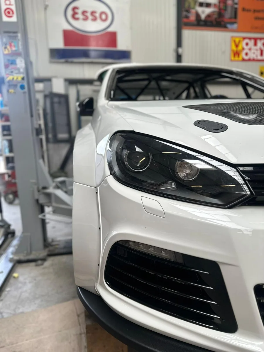 Volkswagen Golf en préparation dans l'atelier 941 Performance